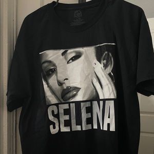 Selena Tee